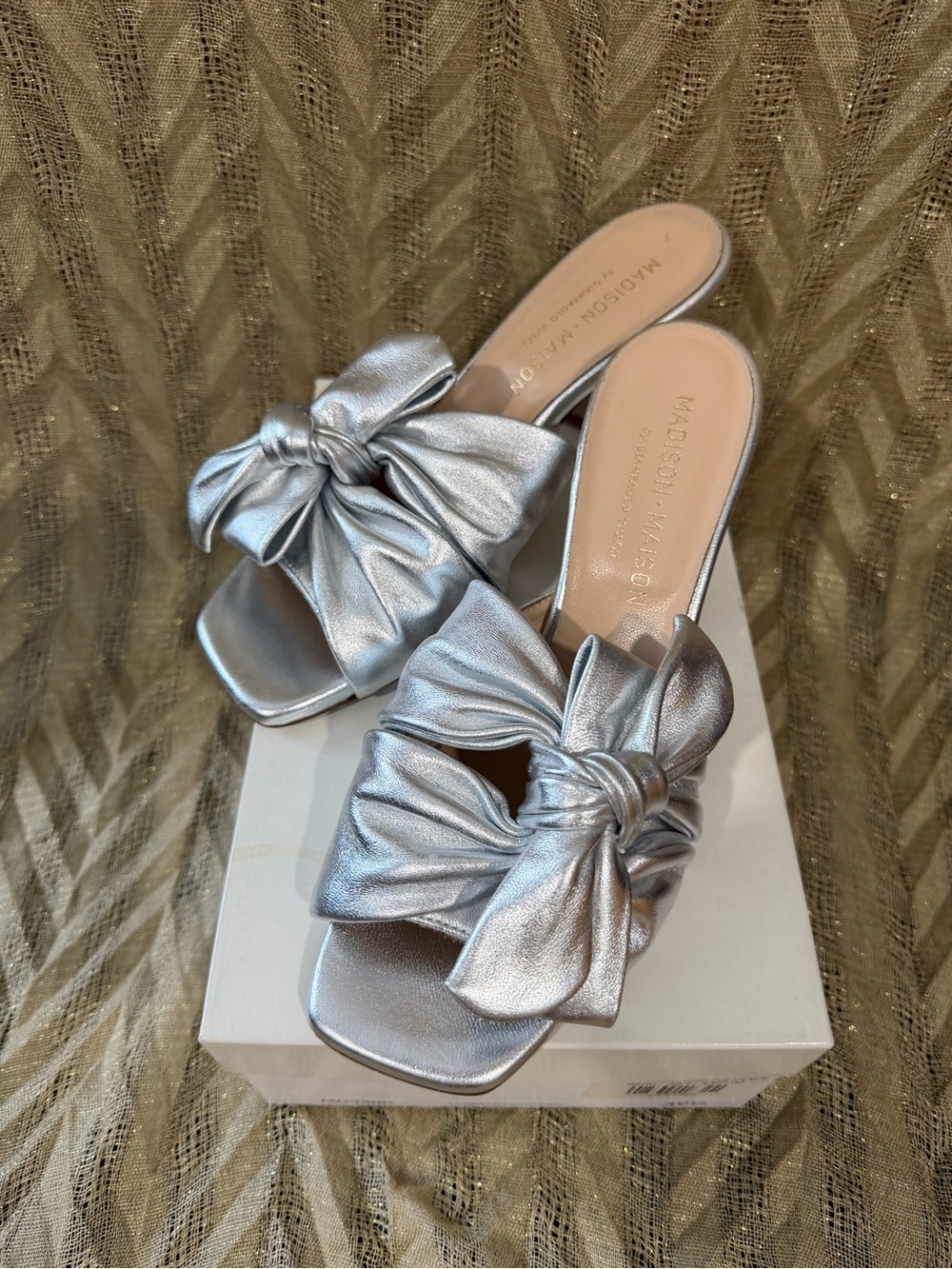 Madison+Maison woman silver mule leather bow tie by Giampaolo Viozzi 39.1/2